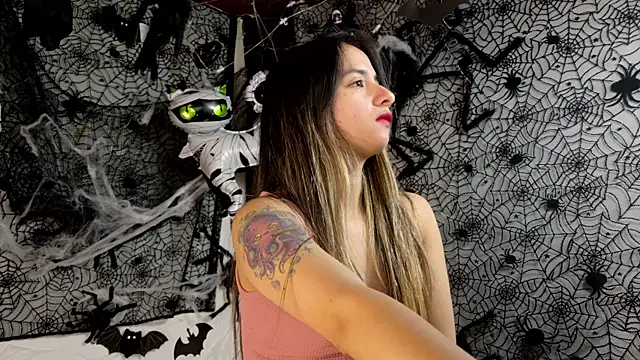 Snapshot of julietta___jackson chatting on 10/23/25, 08:18 julietta jackson online show from 10/23/25, 08:18