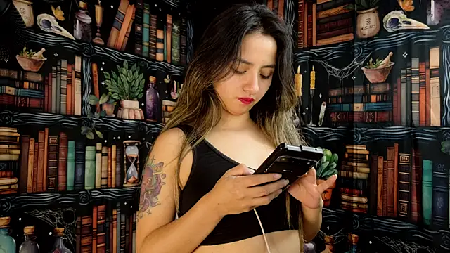 Snapshot of julietta___jackson chatting on 11/19/25, 08:42 julietta jackson online show from 11/19/25, 08:42