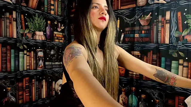 Snapshot of julietta___jackson chatting on 11/21/25, 09:24 julietta jackson online show from 11/21/25, 09:24