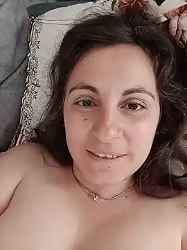 Snapshot of ShelaDiass chatting on 06/19/26, 12:48 ShelaDiass online show from 06/19/26, 12:48