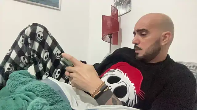 alessandromori91 online show from 12/14/25, 07:40