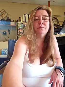Snapshot of MsShelby40 chatting on 04/03/26, 09:57 MsShelby40 online show from 04/03/26, 09:57