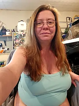 Snapshot of MsShelby40 chatting on 04/19/26, 05:56 MsShelby40 online show from 04/19/26, 05:56
