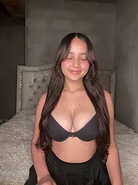 MollySanders    online show from 11/18/25, 10:36