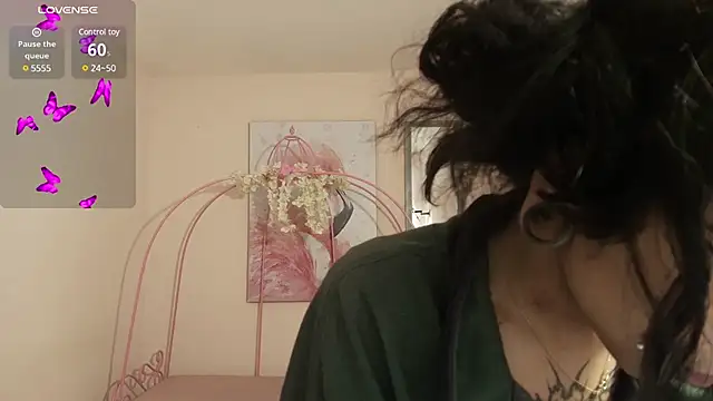 Violetta Suky online show from 02/24/25, 01:21