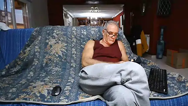 Snapshot of maduroguapo chatting on 12/16/24, 05:11 maduroguapo online show from 12/16/24, 05:11