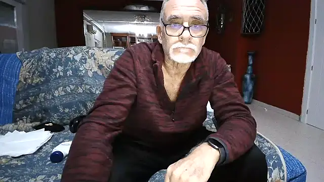 Snapshot of maduroguapo chatting on 01/19/25, 10:06 maduroguapo online show from 01/19/25, 10:06