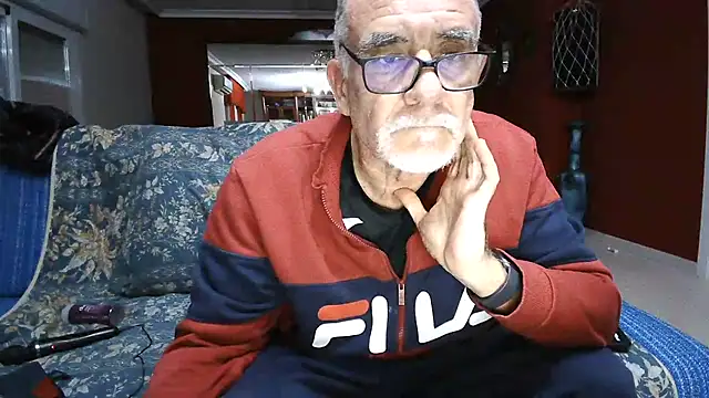 Snapshot of maduroguapo chatting on 02/22/25, 11:03 maduroguapo online show from 02/22/25, 11:03