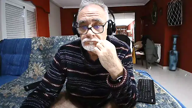 Snapshot of maduroguapo chatting on 03/04/25, 05:03 maduroguapo online show from 03/04/25, 05:03