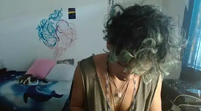 Snapshot of fenixmfx19 chatting on 12/20/24, 04:04 fenixmfx19 online show from 12/20/24, 04:04