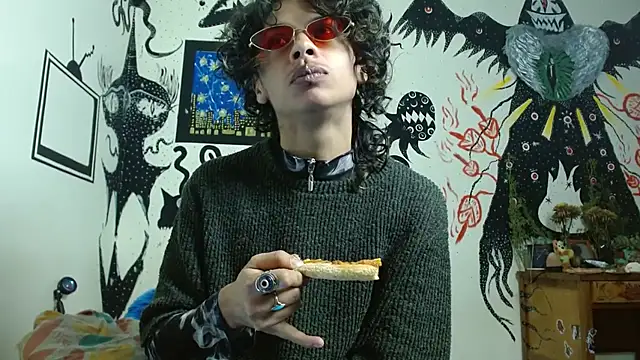 Snapshot of fenixmfx19 chatting on 10/07/25, 06:05 fenixmfx19 online show from 10/07/25, 06:05