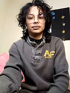 Snapshot of fenixmfx19 chatting on 02/12/26, 01:11 fenixmfx19 online show from 02/12/26, 01:11