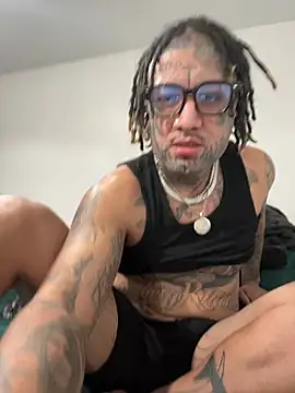 Snapshot of Azazelihornyasf chatting on 02/09/26, 01:37 Azazelihornyasf online show from 02/09/26, 01:37