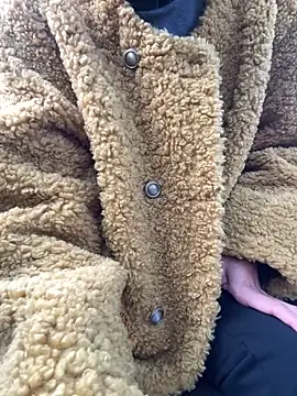 Snapshot of moneymaker_taipei chatting on 02/27/26, 12:32 moneymaker taipei online show from 02/27/26, 12:32