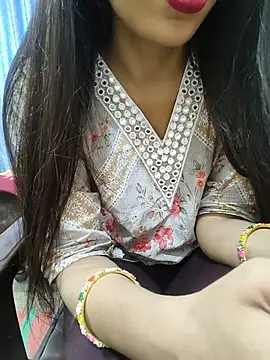 Snapshot of priya_sharma02 chatting on 05/30/26, 06:21 priya sharma02 online show from 05/30/26, 06:21