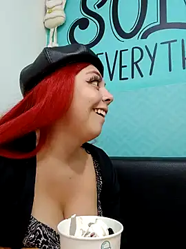 madelaine- online show from 12/30/24, 07:53