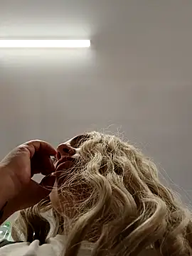 madelaine- online show from 02/28/25, 12:10