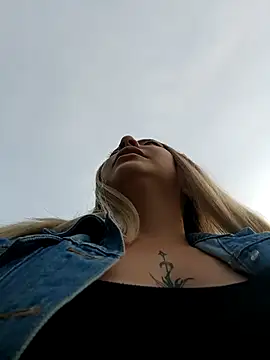 madelaine- online show from 09/11/25, 10:21