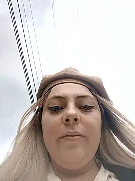 madelaine- online show from 10/08/25, 07:00