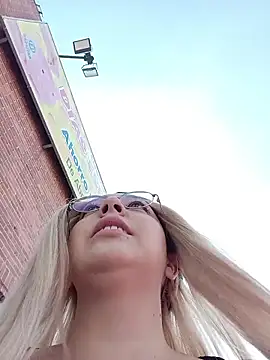 madelaine- online show from 05/09/26, 07:41