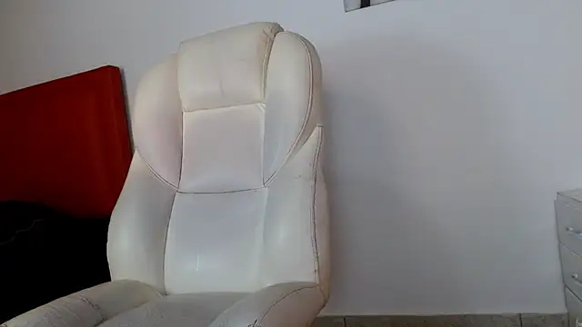 Snapshot of tonibelmont chatting on 03/10/25, 09:40 tonibelmont online show from 03/10/25, 09:40