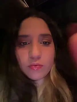 Snapshot of valentina_jonnes1 chatting on 12/25/24, 03:40 valentina jonnes1 online show from 12/25/24, 03:40