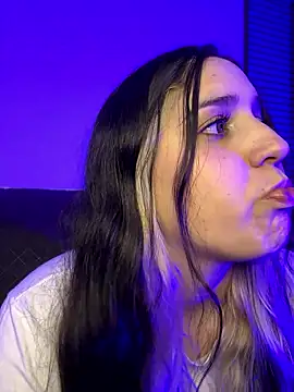 Snapshot of valentina_jonnes1 chatting on 01/11/26, 03:44 valentina jonnes1 online show from 01/11/26, 03:44