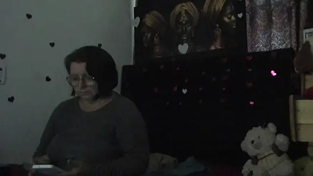 Evaaross 2345 online show from 04/30/26, 12:33