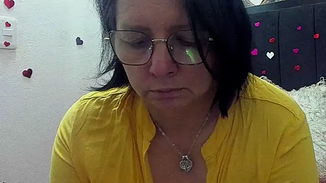 Snapshot of Evaaross_2345 chatting on 05/18/26, 01:17 Evaaross 2345 online show from 05/18/26, 01:17