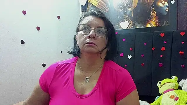 Snapshot of Evaaross_2345 chatting on 05/24/26, 01:38 Evaaross 2345 online show from 05/24/26, 01:38