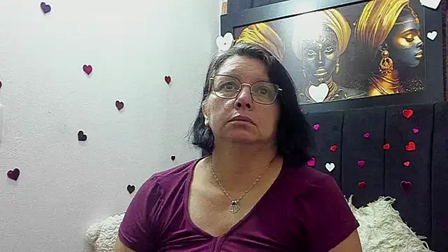 Snapshot of Evaaross_2345 chatting on 05/31/26, 01:40 Evaaross 2345 online show from 05/31/26, 01:40