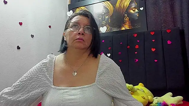 Snapshot of Evaaross_2345 chatting on 06/11/26, 01:31 Evaaross 2345 online show from 06/11/26, 01:31