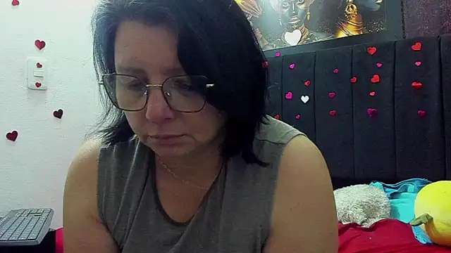 Snapshot of Evaaross_2345 chatting on 06/15/26, 02:52 Evaaross 2345 online show from 06/15/26, 02:52