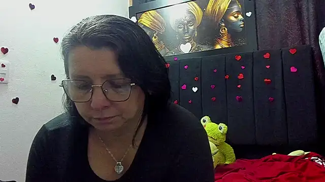 Snapshot of Evaaross_2345 chatting on 06/20/26, 01:03 Evaaross 2345 online show from 06/20/26, 01:03