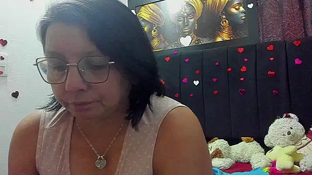 Snapshot of Evaaross_2345 chatting on 07/08/26, 04:00 Evaaross 2345 online show from 07/08/26, 04:00