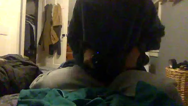 Snapshot of KittingGrappler chatting on 11/22/25, 01:48 KittingGrappler online show from 11/22/25, 01:48