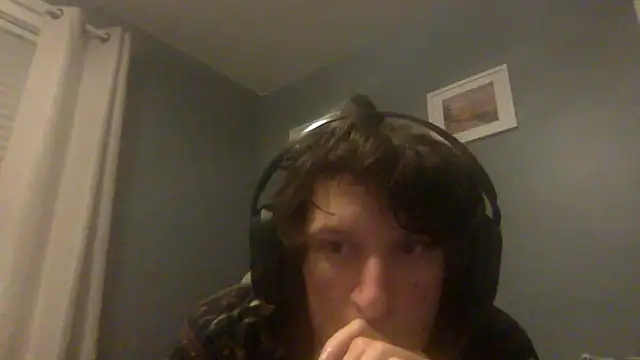 Snapshot of KittingGrappler chatting on 11/25/25, 12:43 KittingGrappler online show from 11/25/25, 12:43