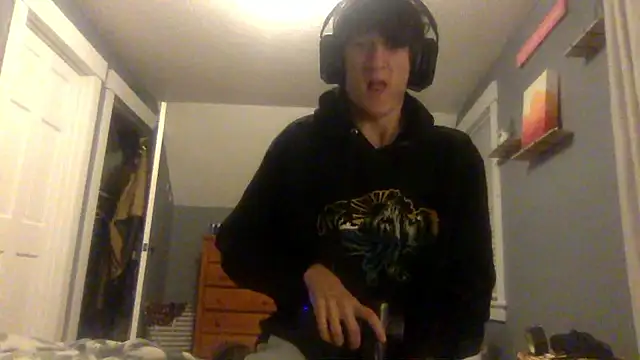 Snapshot of KittingGrappler chatting on 11/26/25, 11:17 KittingGrappler online show from 11/26/25, 11:17