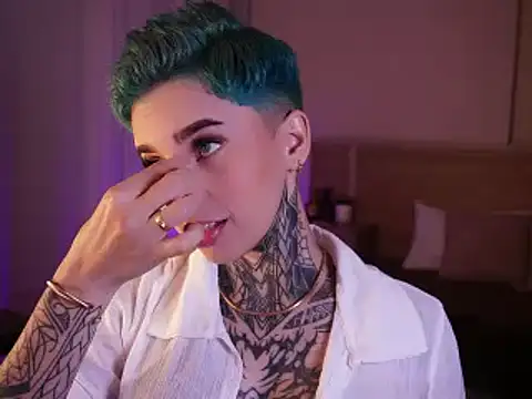 Snapshot of AliceShazaham_ chatting on 01/05/25, 06:13 AliceShazaham online show from 01/05/25, 06:13