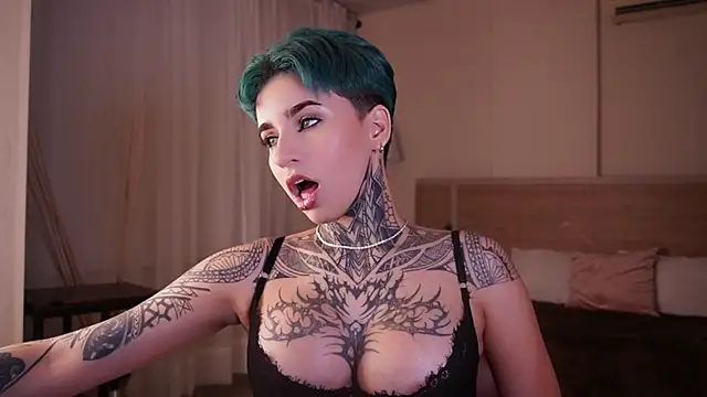 Snapshot of AliceShazaham_ chatting on 02/09/25, 05:40 AliceShazaham online show from 02/09/25, 05:40