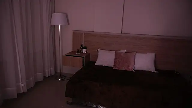 Snapshot of AliceShazaham_ chatting on 02/16/25, 09:04 AliceShazaham online show from 02/16/25, 09:04