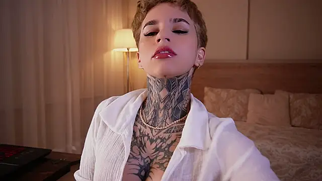 Snapshot of AliceShazaham_ chatting on 03/04/25, 09:29 AliceShazaham online show from 03/04/25, 09:29