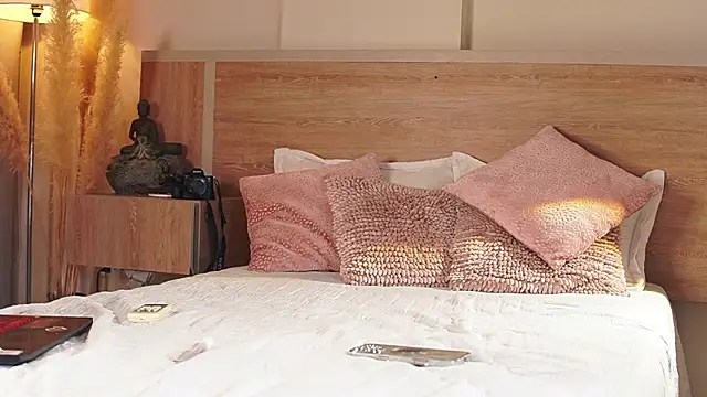 Snapshot of AliceShazaham_ chatting on 02/08/26, 08:18 AliceShazaham online show from 02/08/26, 08:18