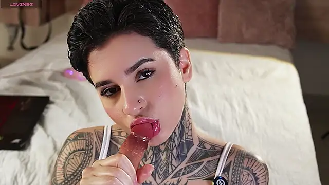 Snapshot of AliceShazaham_ chatting on 03/07/26, 04:48 AliceShazaham online show from 03/07/26, 04:48