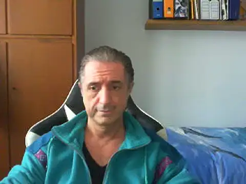 Snapshot of lliuk70mi chatting on 12/14/24, 01:59 lliuk70mi online show from 12/14/24, 01:59