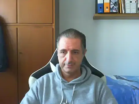 Snapshot of lliuk70mi chatting on 12/27/24, 12:01 lliuk70mi online show from 12/27/24, 12:01