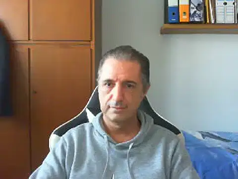 Snapshot of lliuk70mi chatting on 12/29/24, 01:06 lliuk70mi online show from 12/29/24, 01:06