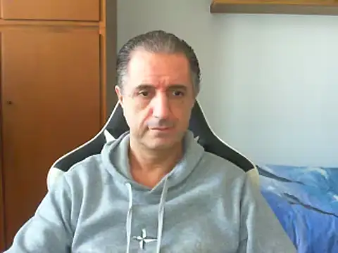 Snapshot of lliuk70mi chatting on 02/15/25, 12:11 lliuk70mi online show from 02/15/25, 12:11