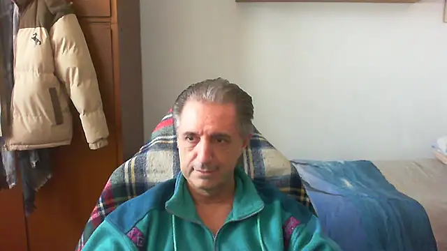 Snapshot of lliuk70mi chatting on 03/29/26, 01:00 lliuk70mi online show from 03/29/26, 01:00