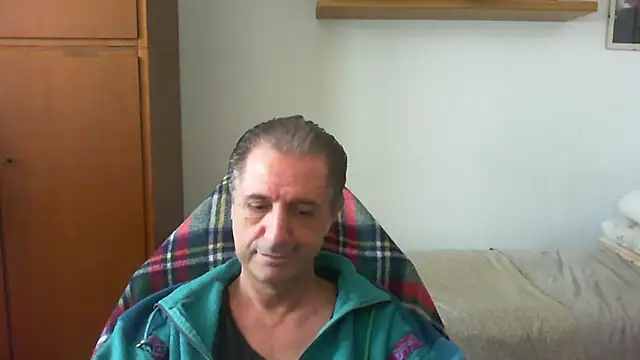 Snapshot of lliuk70mi chatting on 04/11/26, 12:42 lliuk70mi online show from 04/11/26, 12:42